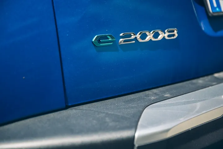 peugeot e-2008