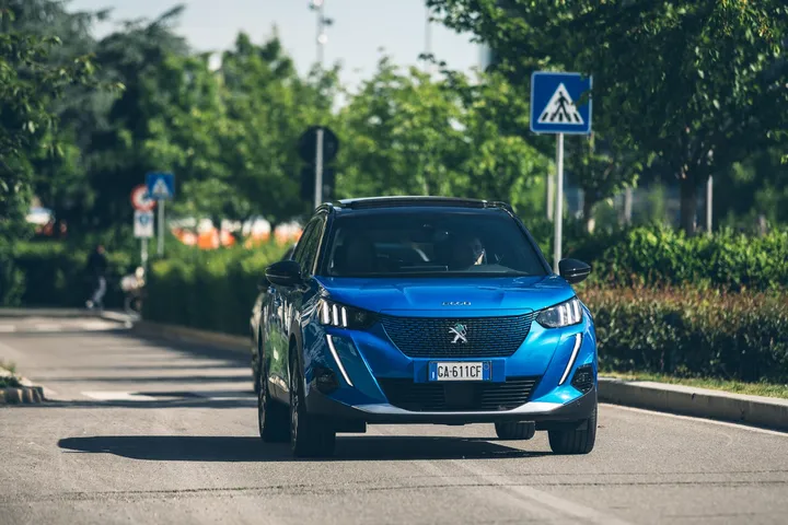 Peugeot e-2008