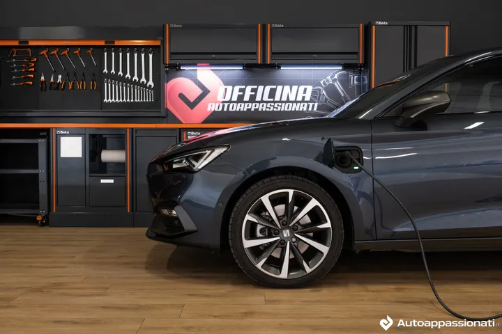 Seat Leon e-Hybrid ricarica