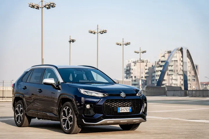 Suzuki Across plug-in