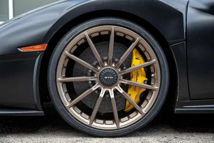 Bridgestone Potenza Race lamborghini huracan sto