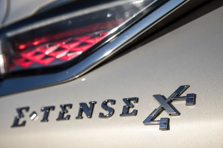 ds 9 e-tense 4x4
