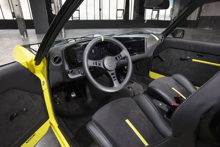 Interni Opel Manta GSe Elektromod