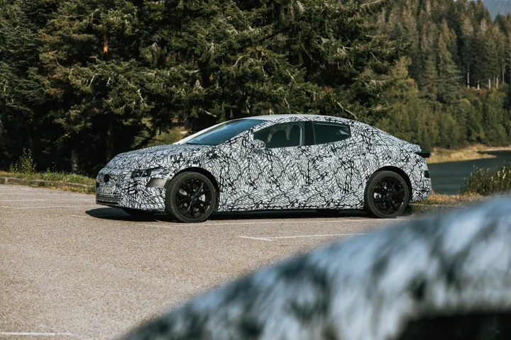 Mercedes EQE foto spia