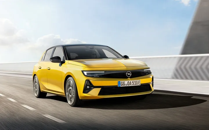 opel astra 2021 opinioni