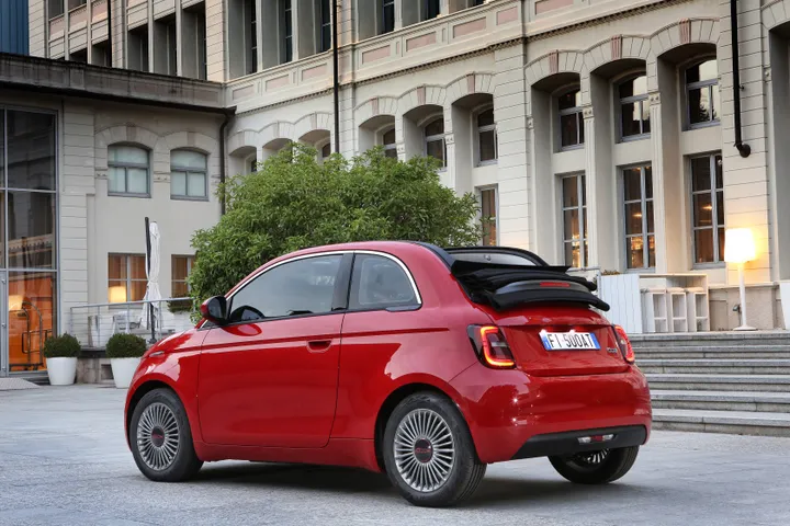 15 new fiat 500 red