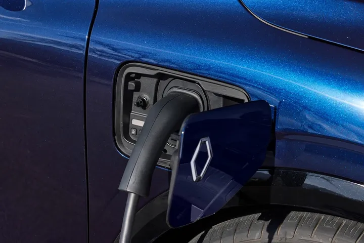 all new renault megane e tech electric iconic version midnight blue drive tests 3