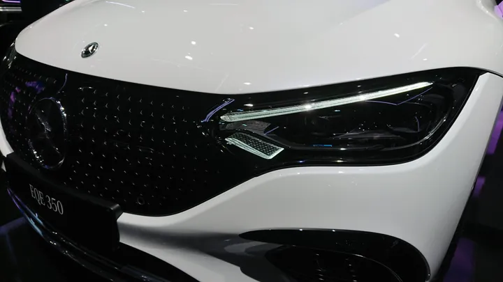 Mercedes EQE calandra