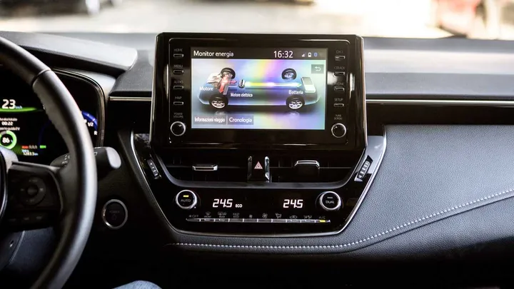 come si guida un auto ibrida full