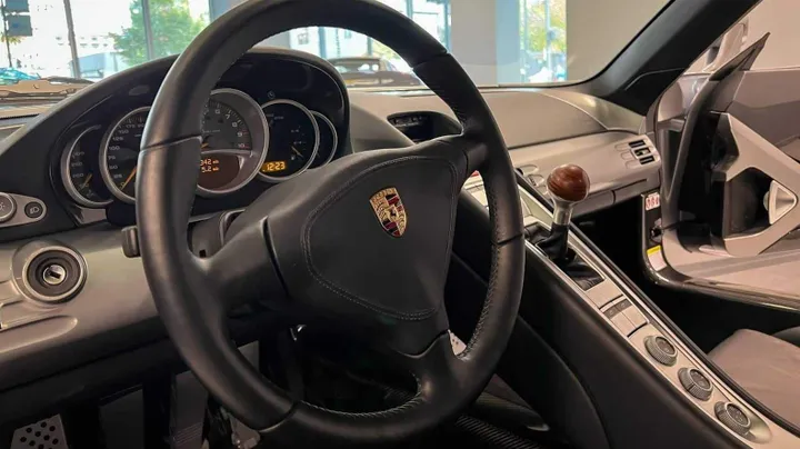 interni porsche carrera gt
