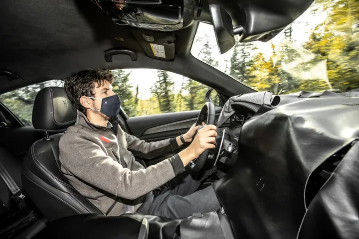 alla guida maserati grecale