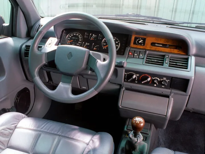 renault clio baccara