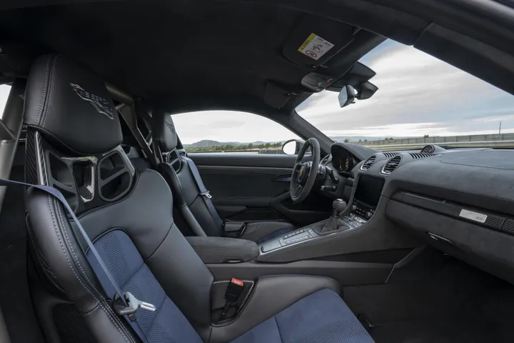 Porsche Cayman GT4 RS