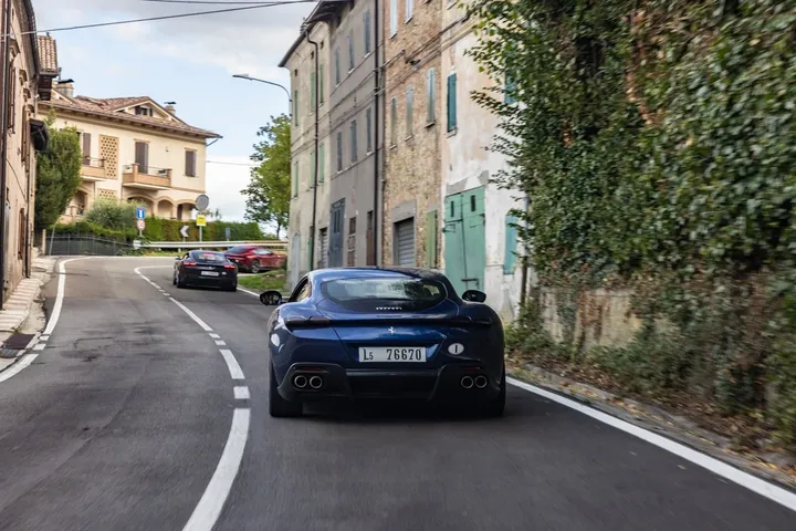 210072 car esperienza ferrari maranello
