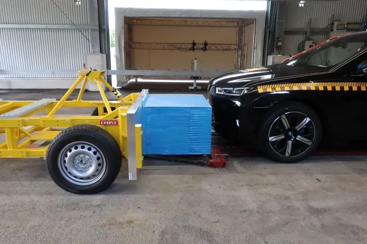 bmw ix crash test