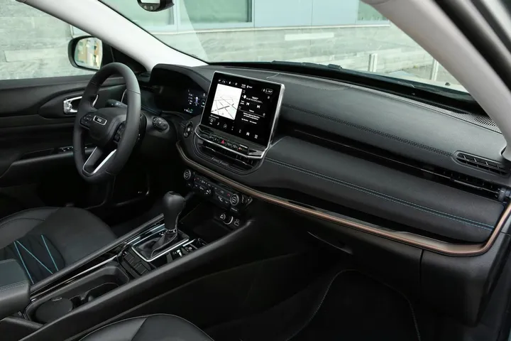 interni jeep compass e-hybrid
