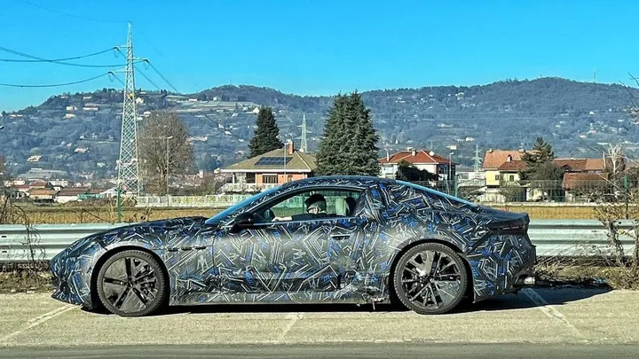 maserati granturismo 2022 laterale