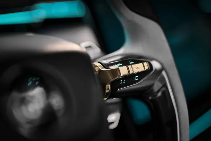 04 eletre studio int steering wheel detail