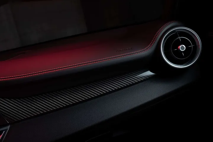 carbonio estrema alfa romeo