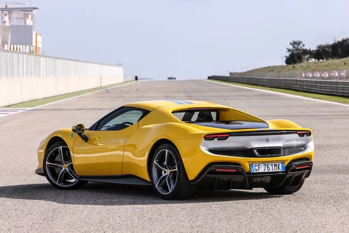 ferrari 296 assetto fiorano prezzo