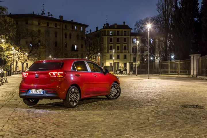 kia rio 27 exp