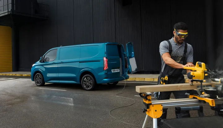 2022 ford e transit custom 15