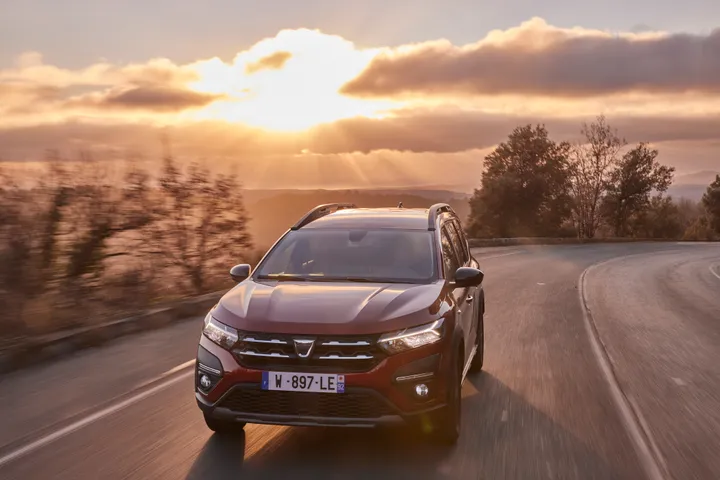 2022 new dacia jogger extreme terracotta brown 3