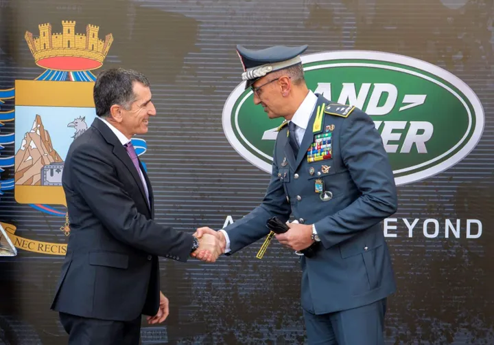 marco santucci ceo jaguar land rover italia e francesco greco capo stato maggiore guardia di finanza