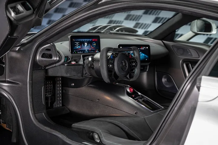 interni amg one