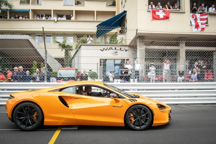 mclaren artura sas prince albert ii tour dhonneur eric mathon palais princier