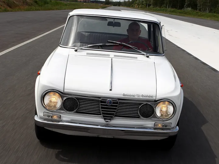 alfa romeo giulia ti super 8