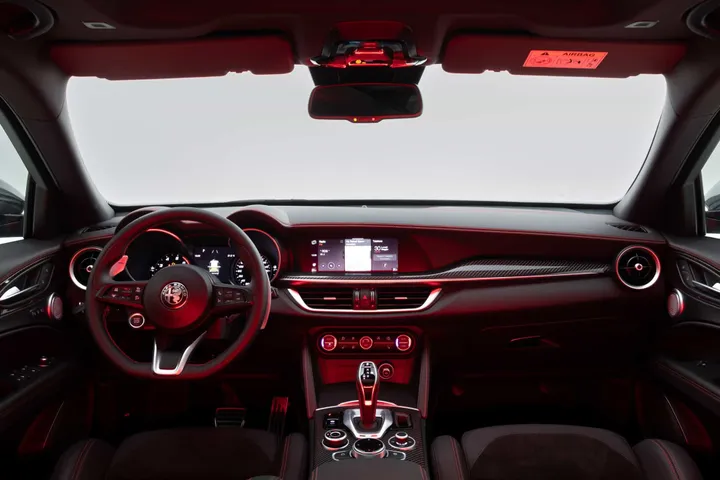 alfa romeo stelvio estrema 03