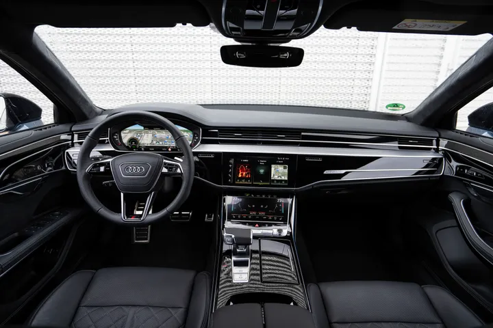 Audi A8 2022 interni