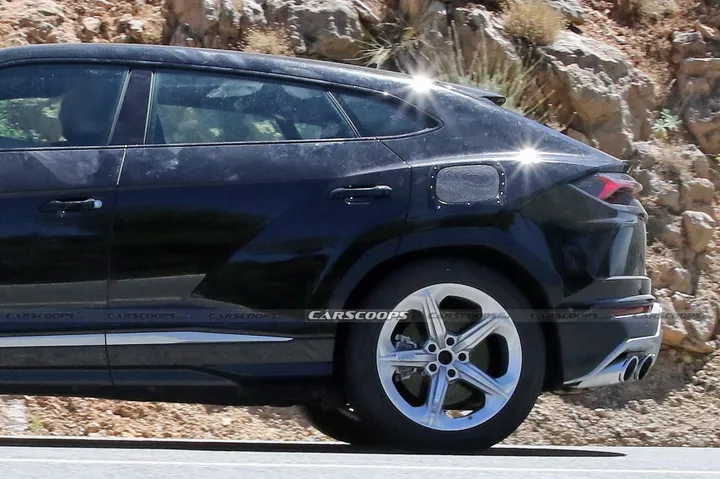 lamborghini urus phev scoop 7