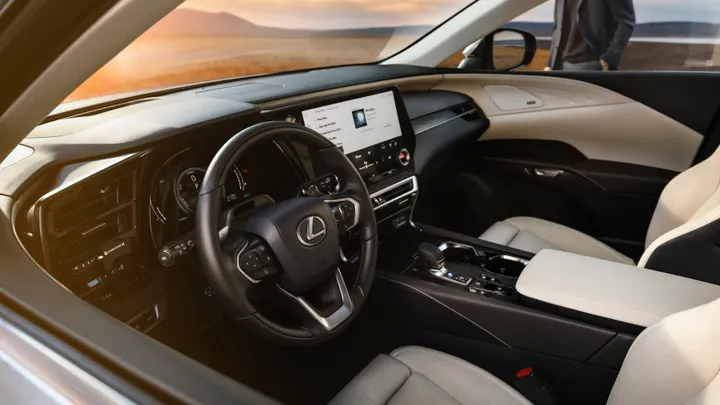 Lexus RX 2023 interni