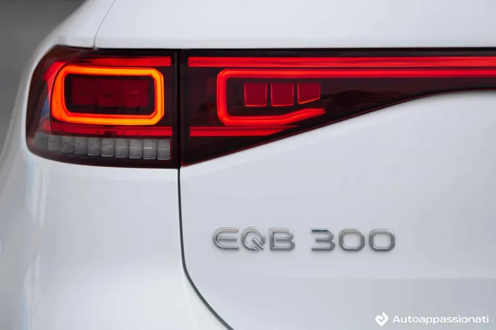 mercedes eqb 200 18