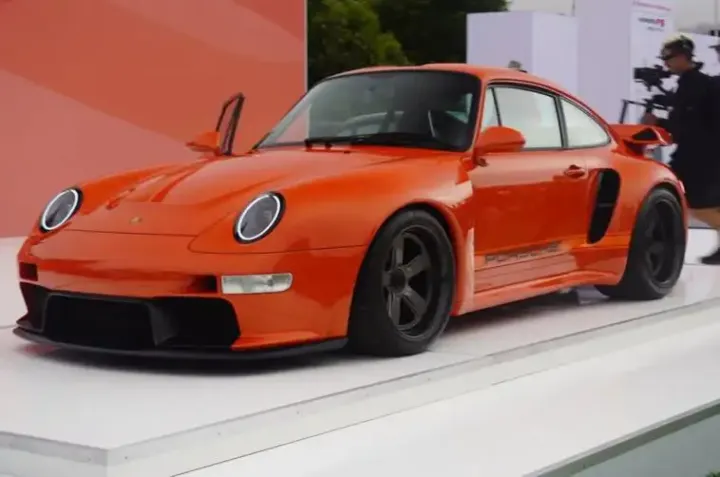 Porsche 911 Gunther front