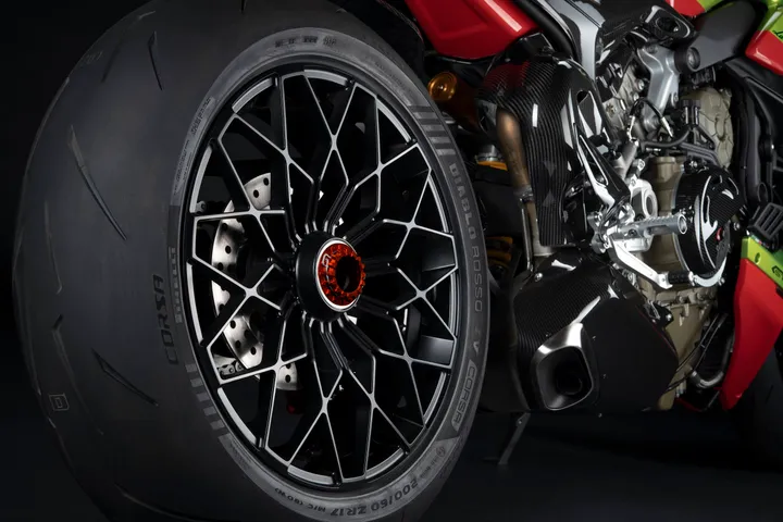 ducati v4 streetfighter lamborghini cerchi