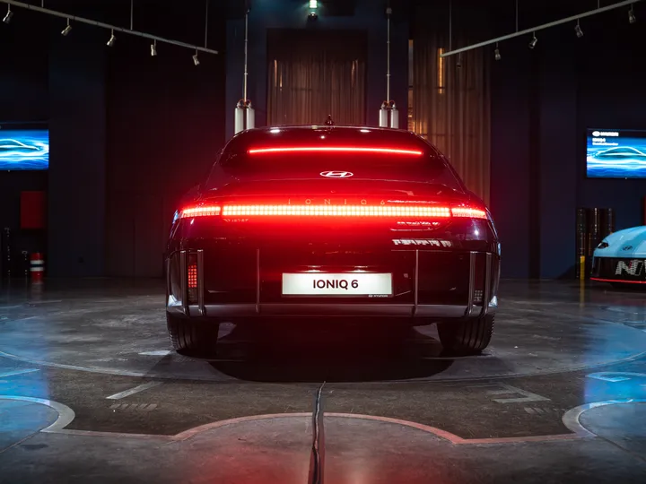 hyundai ioniq 6 light bar