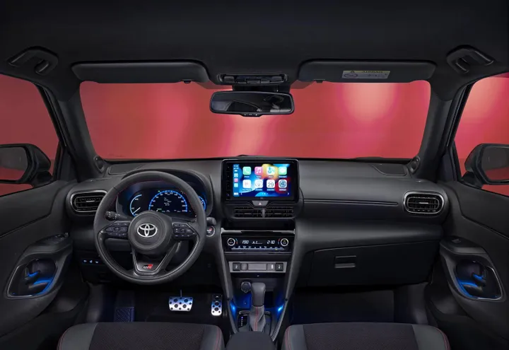 interni yaris cross gr