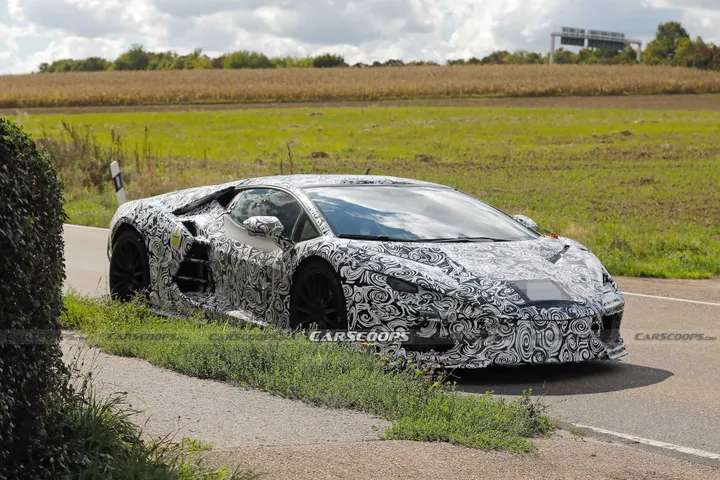 lamborghini aventador 2023