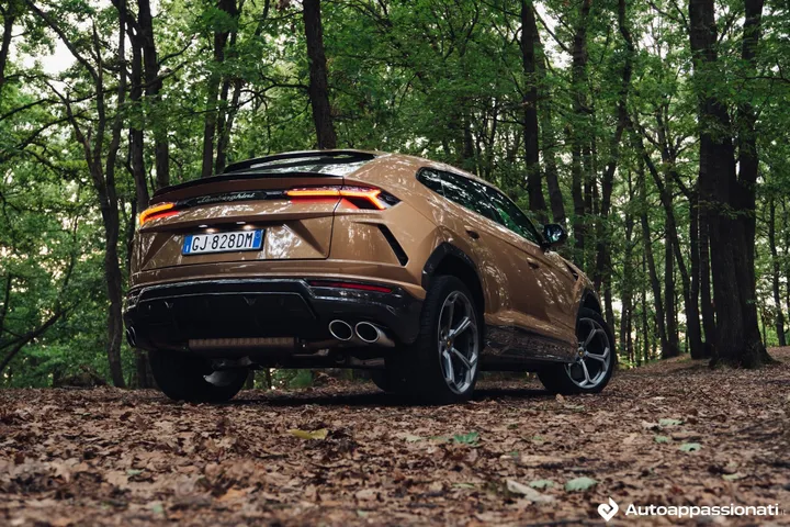lamborghini urus 2022 16