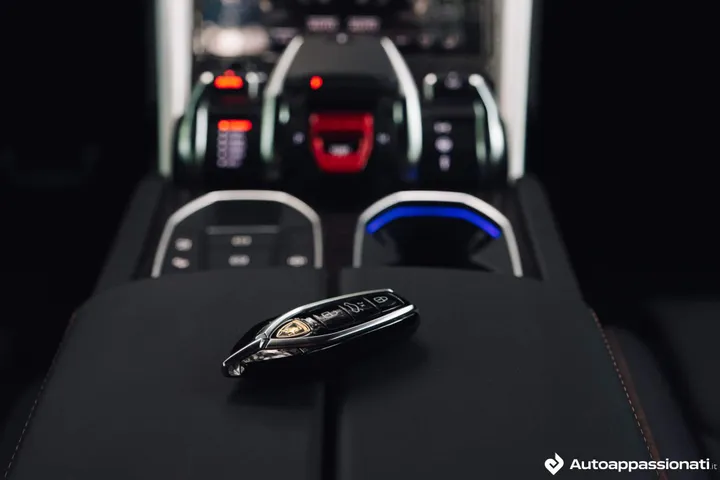 lamborghini urus 2022 25