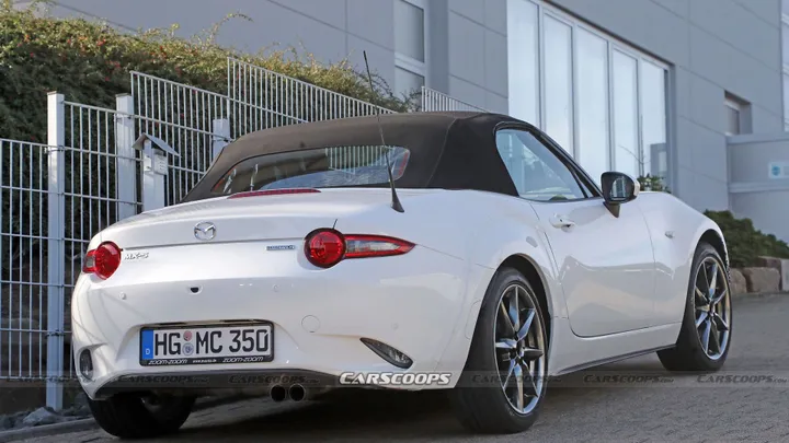 mazda mx 5 2024 posteriore