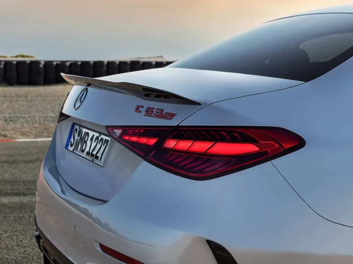 mercedes c 63 amg logo posteriore