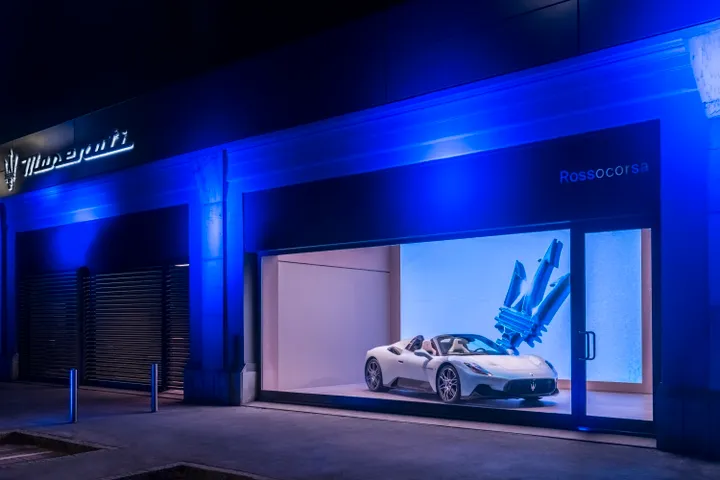 small 20033 maseratiunveilsitsworldsfirstnewstoreconcept
