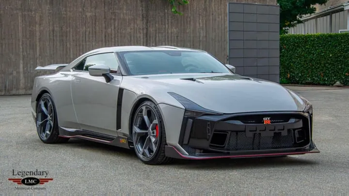 Front Nissan skyline gt-r50 italdesign