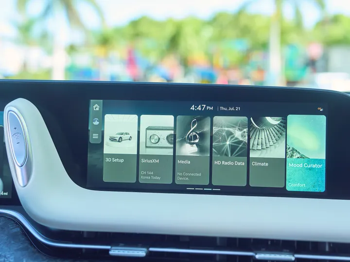 genesis g90 infotainment