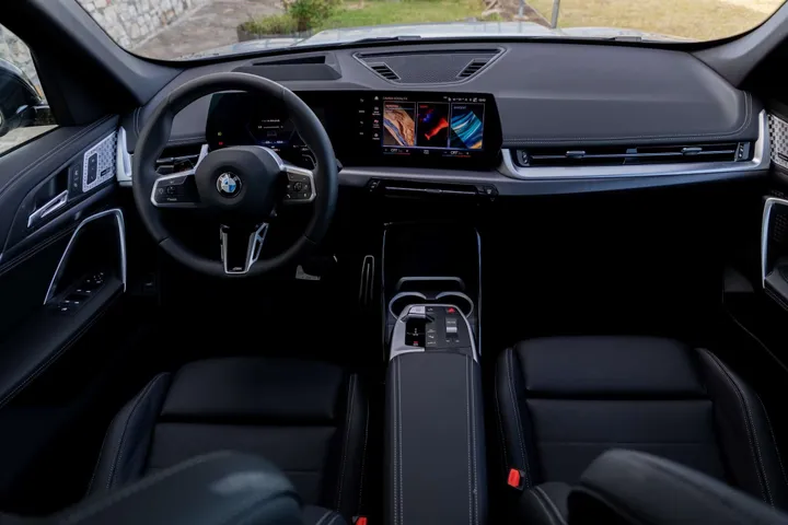 interni bmw x1 2022
