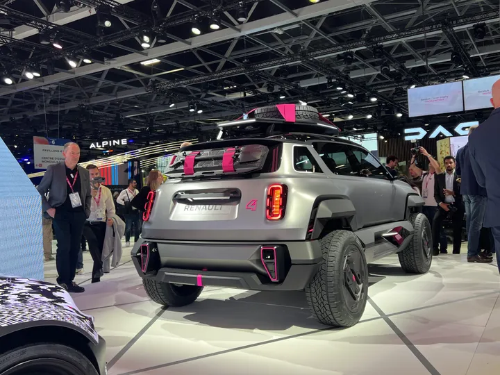 Reanult 4 thropy rear